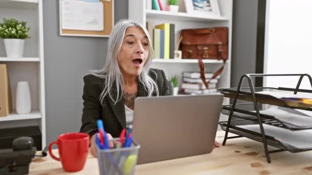 Joyful Middle Aged Grey Haired Woman Celebrates Victory Laptop Office — Stock Video