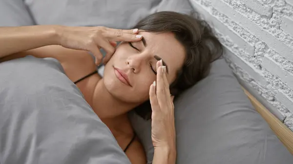 Beautiful Young Hispanic Woman Stressed Suffering Headache Lying Bed Bedroom — Stock Photo, Image