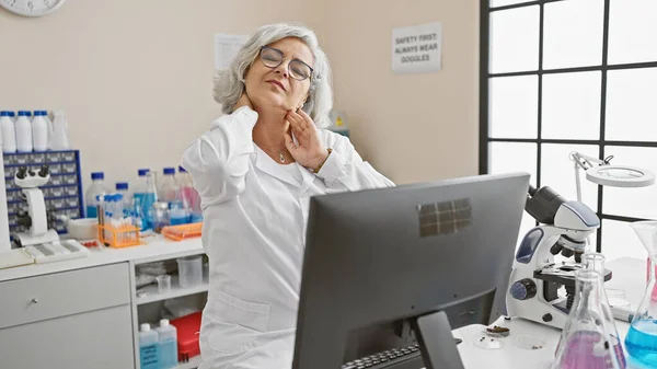Mature Woman Scientist Experiencing Neck Pain While Working Laboratory — Stock Photo, Image