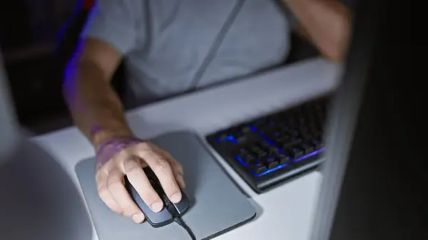 Man Uses Mouse Dimly Lit Gaming Room Night Typing Backlit — Stock Photo, Image