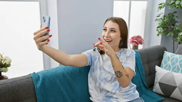 Young Woman Takes Selfie Keys Her Cozy Living Room Exuding — Stock Photo, Image