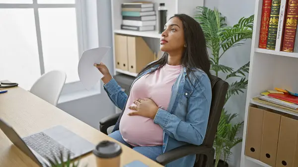 Young Pregnant Business Woman Battling Discomfort Hot Office Resorting Using — Stock Photo, Image