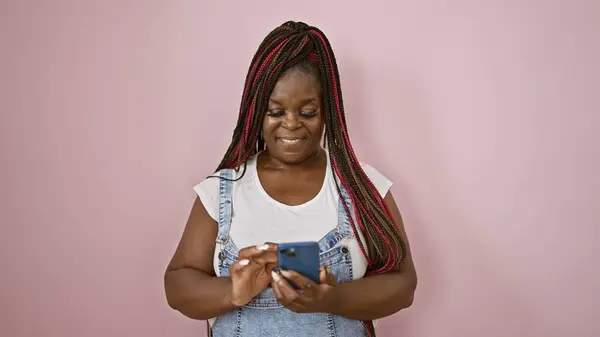 Confident African American Woman Joyfully Texting Smartphone Smiling Isolated Pink — Stock Photo, Image