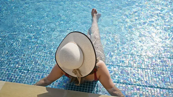 Young Woman Relaxes Sunlit Swimming Pool Blue Water Reflecting Summer — Stock Photo, Image