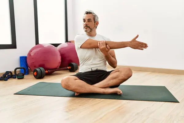 Middle Age Grey Haired Man Stretching Arm Sport Center — Stock Photo, Image