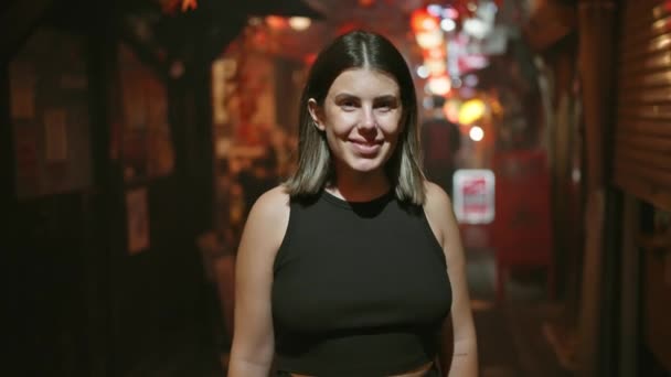 Laughing Tokyo Night Joyful Confident Hispanic Woman Brightens Shinjuku Omoide — Stock Video