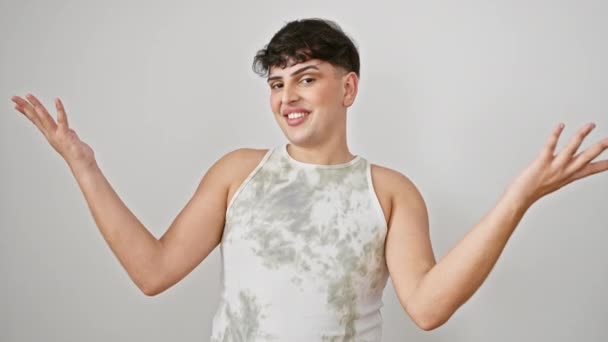 Fröhlicher Junger Mann Selbstbewusst Lächelnd Ärmellosem Shirt Furchtlos Posierend Mit — Stockvideo