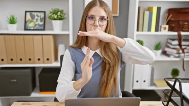 Frustrated Young Blonde Business Woman Gestures Time Out Hands Office — Stock Video