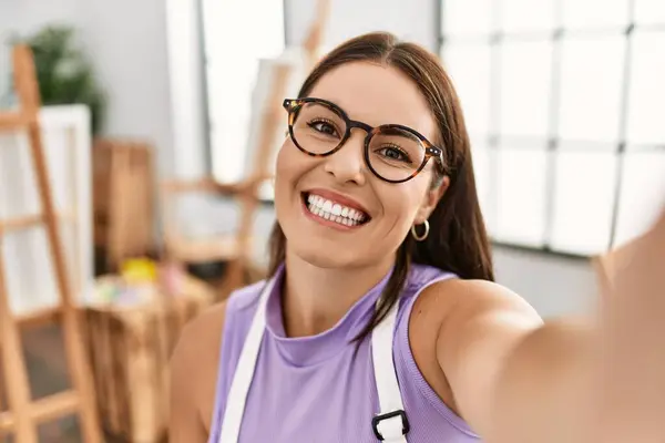 Young Beautiful Hispanic Woman Artist Smiling Confident Make Selfie Camera — Zdjęcie stockowe