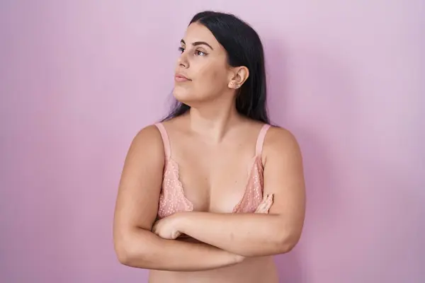 Young Hispanic Woman Wearing Pink Bra Looking Side Arms Crossed — Stock Photo, Image