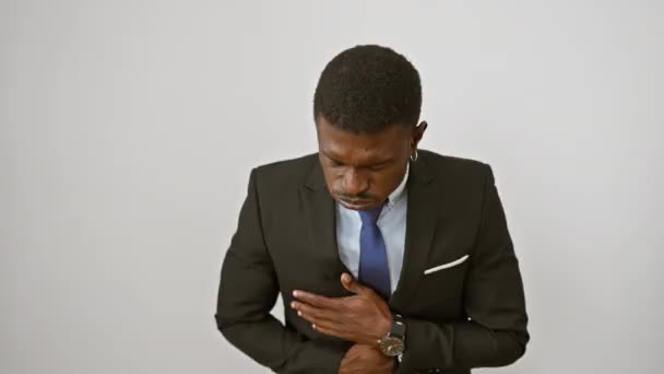 Aantrekkelijke Afro Amerikaanse Man Pak Pijnlijk Aangrijpende Middensectie Zichtbaar Ziek — Stockvideo