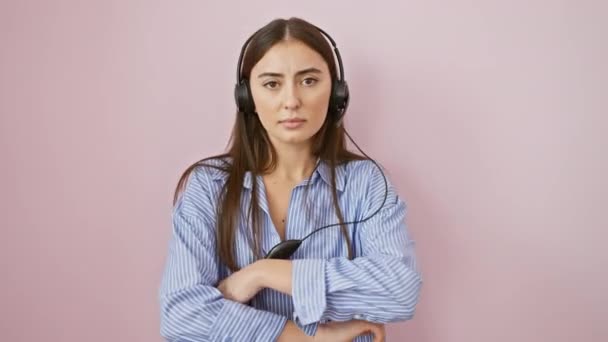 Headset Clad Young Hispanic Woman Frowning Worry Problem Needling Skeptic — Stock Video