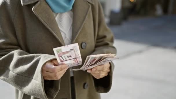 거리에 사우디 지폐를 — 비디오