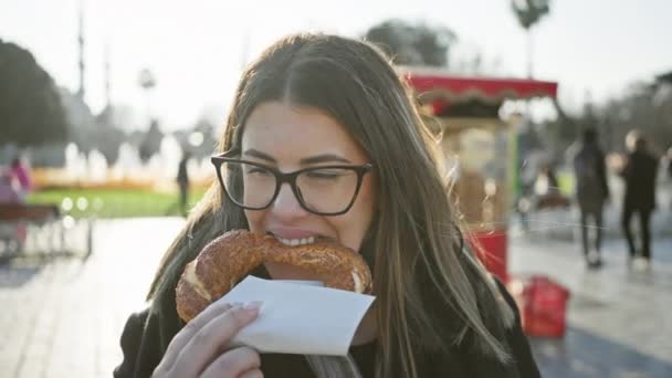 Young Woman Enjoys Simit Istanbul Street Embodying Travel Cuisine Turkish — Stock Video