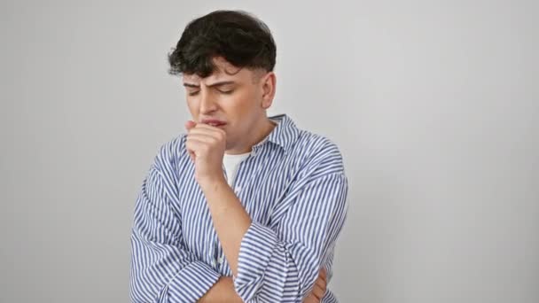 Hombre Joven Guapo Con Camisa Rayas Expuesto Frío Está Aislado — Vídeos de Stock