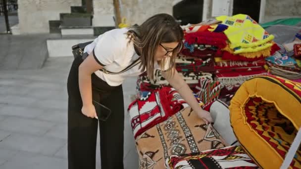Adult Woman Shops Souq Waqif Examining Traditional Textiles Showcasing Local — Stock Video