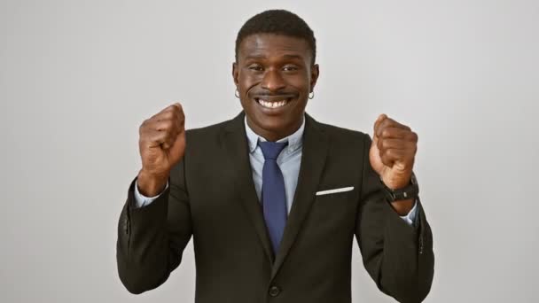 Ecstatic African American Man Kostym Stående Med Armarna Upp Strålande — Stockvideo