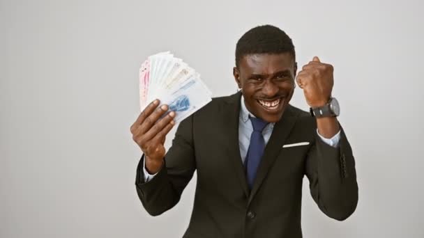 Nadšený Africký Američan Obleku Drží Čínské Yuan Bankovky Vítězný Hrdý — Stock video