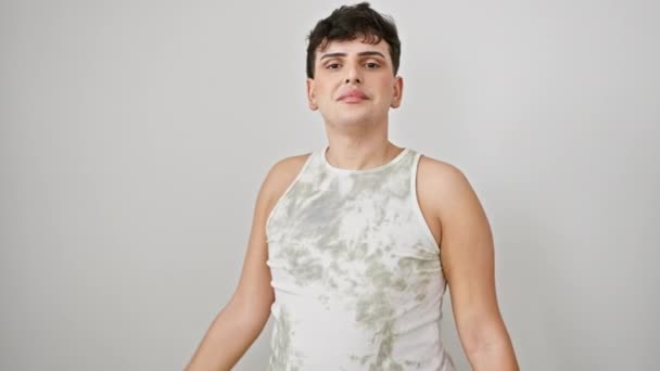 Glada Ung Man Klädd Ärmlös Shirt Står Med Ett Välkomnande — Stockvideo