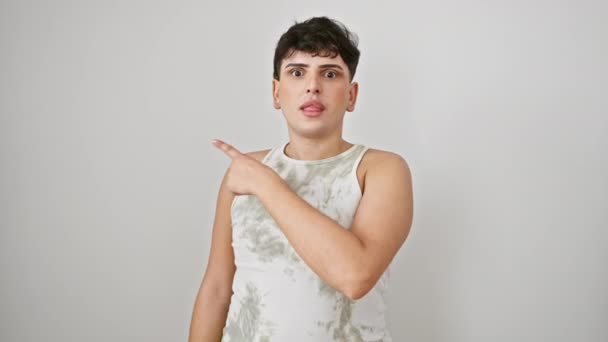 Surprised Young Man Wearing Sleeveless Shirt Pointing Side Amazed Expression — Stock Video