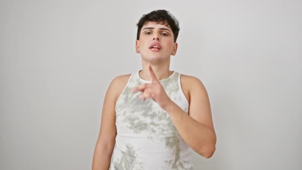 Hombre Joven Camiseta Sin Mangas Profundo Pensamiento Dedos Barbilla Ojos — Vídeo de stock