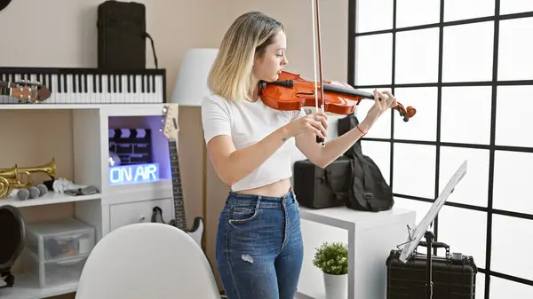 Young Blonde Woman Musician Playing Violin Music Studio — Stock Photo, Image