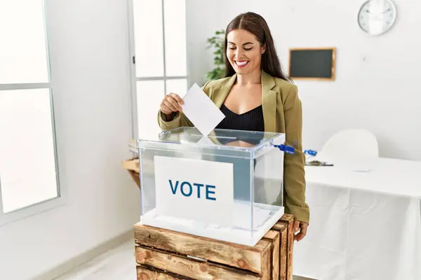 Young Beautiful Hispanic Woman Smiling Confident Putting Vote Ballot Box — Stock Photo, Image