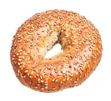 Beyaz arka planda izole edilmiş taze susamlı simit. Lezzetli kahvaltı öğelerini özetliyor..