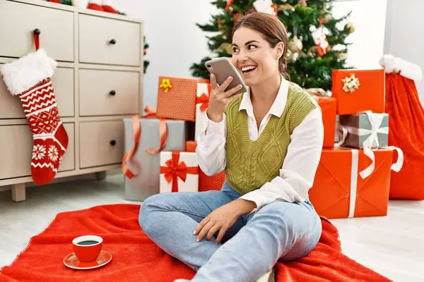 Young Beautiful Hispanic Woman Talking Smartphone Sitting Christmas Tree Home — 图库照片