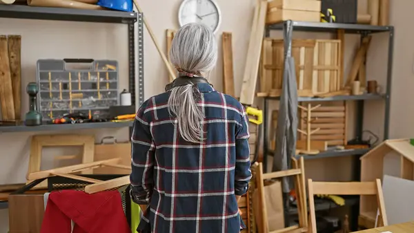 Heart Workshop Mature Grey Haired Woman Carpenter Proud Her Profession — Stock Photo, Image