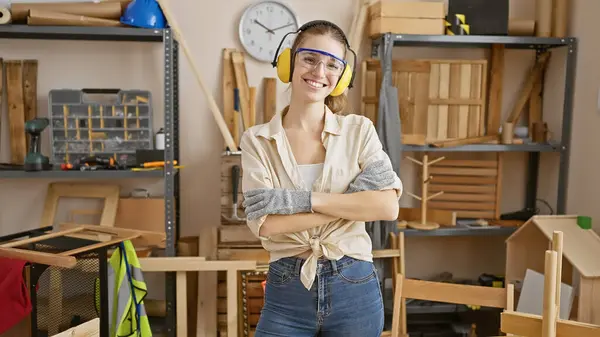 Smiling Young Caucasian Woman Crossed Arms Wearing Safety Gear Carpentry — Stock Photo, Image