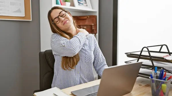 Young Woman Glasses Long Hair Experiencing Neck Pain Her Office — Stock Photo, Image