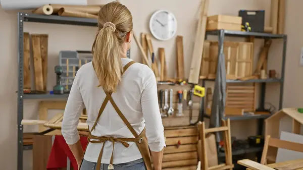 Back View Blonde Woman Standing Thoughtfully Well Organized Carpentry Workshop — Stock Photo, Image