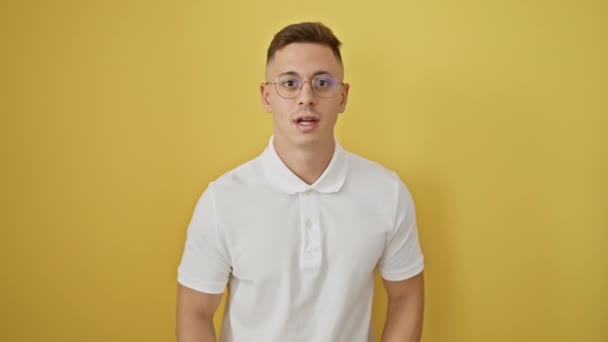 Young Hispanic Man Glasses Scared Amazed Standing Face Disbelief Open — Stock Video