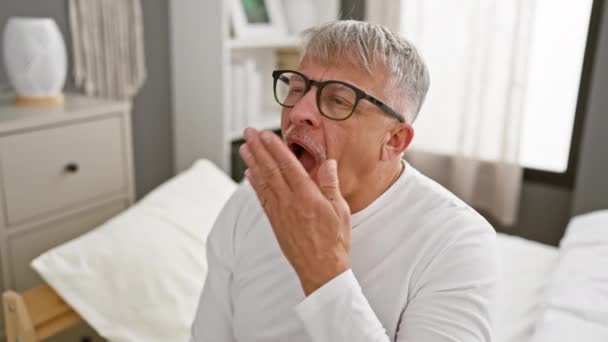 Tired Yawning Middle Aged Grey Haired Man Pyjamas Overcome Sleepiness — Stock Video