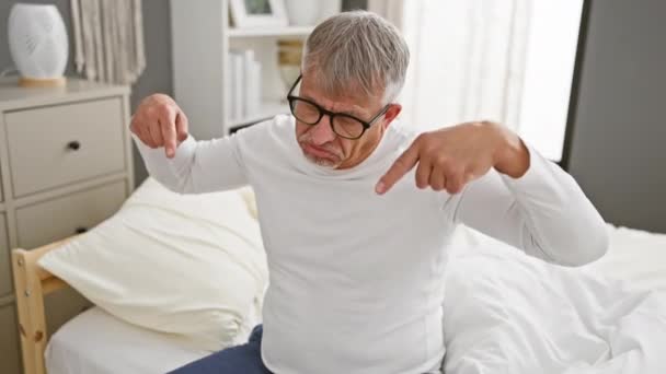 Unhappy Middle Age Man Grey Haired Pointing Pyjama Expressing Sad — Stock Video