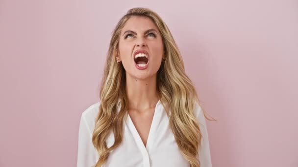 Jeune Femme Blonde Crie Folie Frustration Rage Exprimant Une Agression — Video