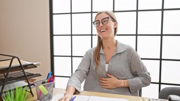 Belly Laughs Office Young Female Business Executive Enjoys Hoot Joke — Stock Video