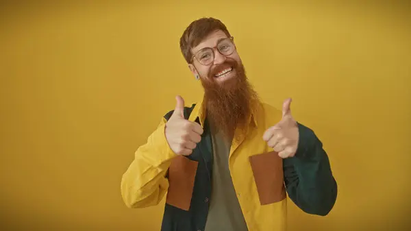 Cheerful Redhead Man Beard Giving Thumbs Front Yellow Background — Stock Photo, Image