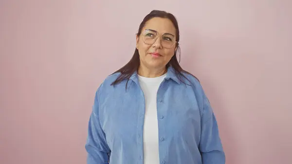 Mature Hispanic Woman Blue Shirt Smiling Pink Isolated Background — Stock Photo, Image