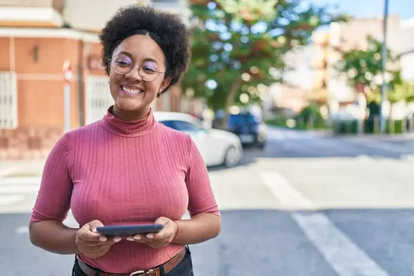 African American Woman Smiling Confident Using Touchpad Street — ストック写真