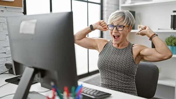 Joyful Middle Aged Woman Grey Hair Celebrates Success Her Office — Stock Photo, Image