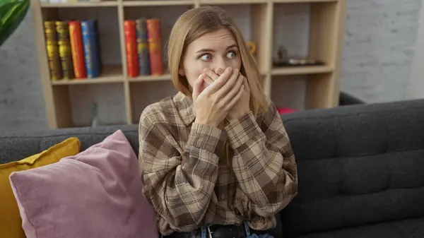 Surprised Young Woman Covering Her Mouth Hands Sitting Sofa Cozy — Stock Photo, Image