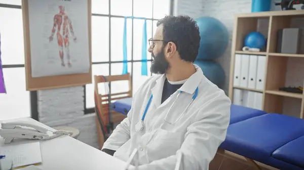 Handsome Bearded Man White Coat Sits Thoughtfully Medical Clinic Consulting — Stock Photo, Image