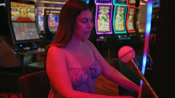 Young Adult Hispanic Woman Plays Slot Machines Lively Casino Evoking — Stock Photo, Image