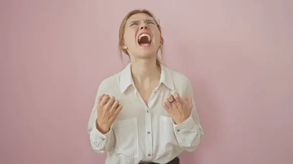 Young Caucasian Woman White Shirt Yelling Frustrated Expression Pink Background — Stock Photo, Image