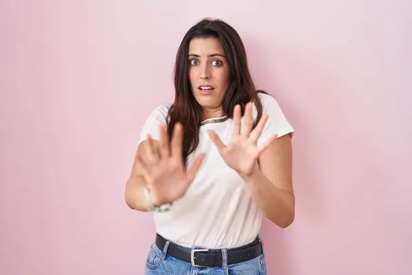 Young Brunette Woman Standing Pink Background Afraid Terrified Fear Expression — Stock Photo, Image