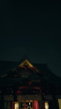 Nopeople 'un mistik Japon tapınağı gecesi Tokyo' nun geleneksel mimarisi arasında, Japonya 'nın Asya' daki doğu mirasının simgesel bir temsili.