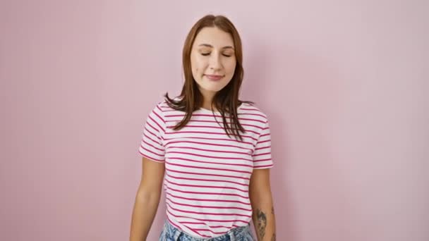 Excited Young Brunette Girl Striped Shirt Pointing Finger Clever Idea — Stock Video