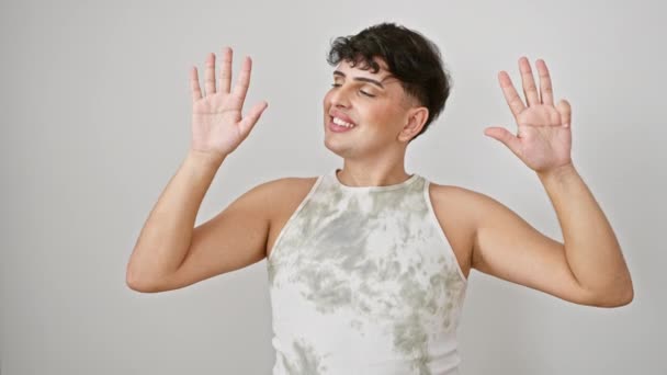 Wesoły Młodzieniec Koszulce Bez Rękawów Pokazujący Dziewiąty Punkt Palce Skierowane — Wideo stockowe